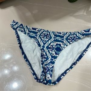 body glove blue patterned bikini bottom
Good condition 
Size XS